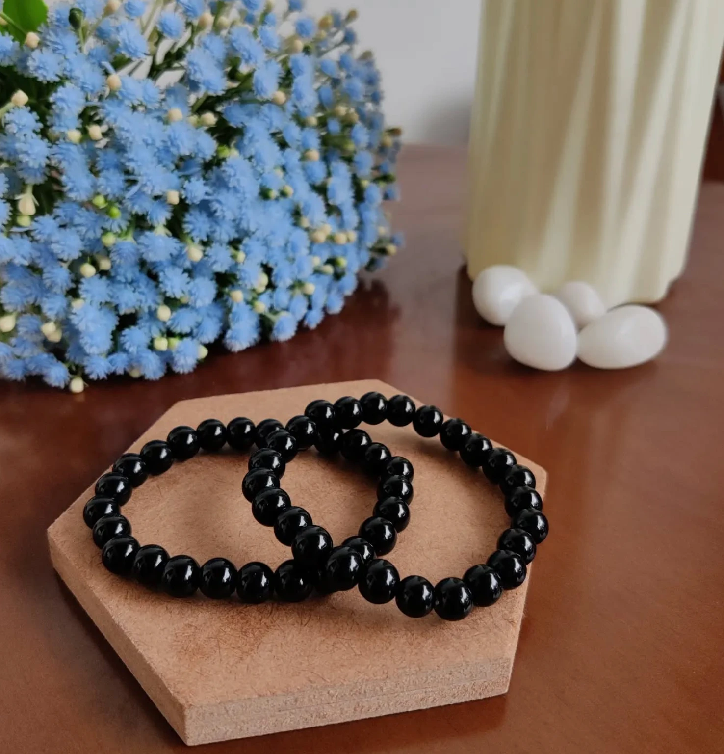 BLACK BEADED BRACELET 