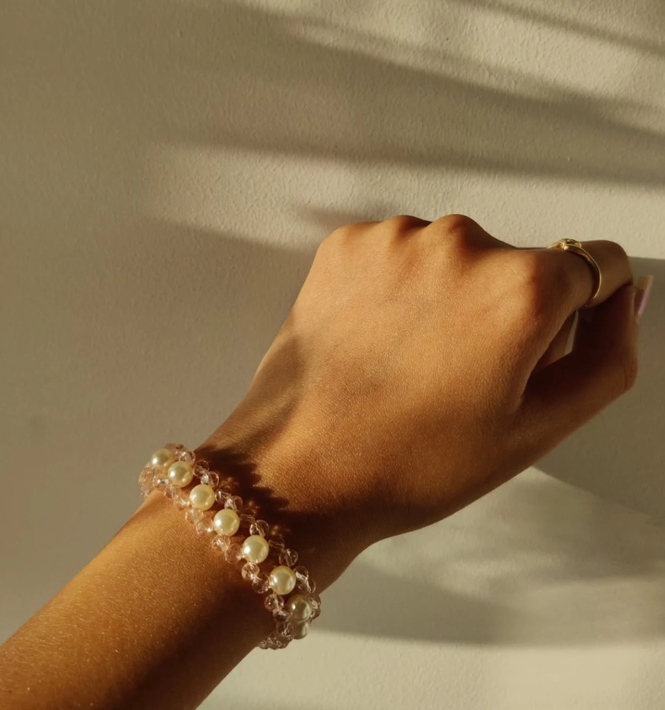 BLUSH PEARL BAND BRACELET