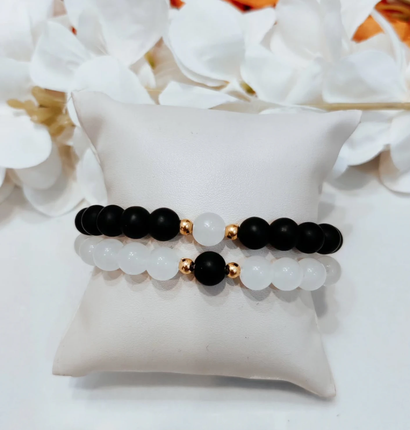 BLACK & WHITE BRACELET SET
